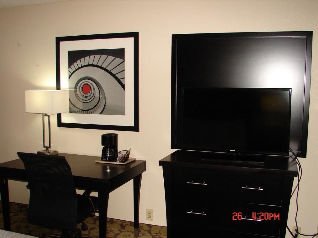 Hotel Ramada Plaza By Wyndham Charlotte South End Airport Zewnętrze zdjęcie